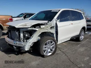 2025 Honda Passport EX-L z VIN 5FNYF8H59SB012829, wystawiony jako Copart lot #49347645 z przebiegiem 1480 mil mil oraz Szkody całkowita. Historia ofert i sprzedaży dostępna na DreamBid. Obrazek 1.