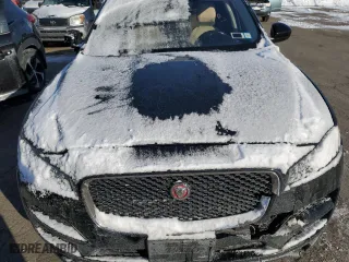 2018 Jaguar F-PACE 30t Premium with VIN SADCJ2GX8JA291369, listed as a Copart auction lot 89354235 with 31,789 mi miles and Salvage Title. Bid and sale history available at carsss.com. Image 13.