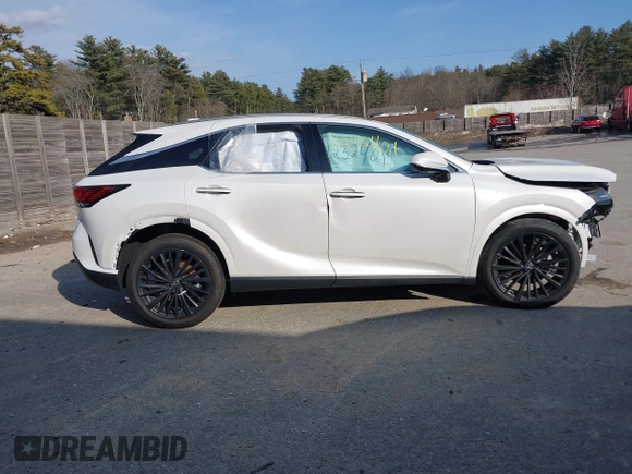 2024 Lexus RX 350h z VIN 2T2BBMCA3RC062053, wystawiony jako IAAI lot #41232401 z przebiegiem 763 mil mil oraz . Historia ofert i sprzedaży dostępna na DreamBid. Obrazek 13.