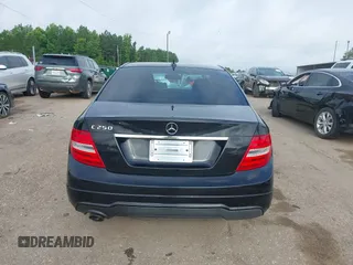 2014 Mercedes-Benz C 250 Sport с VIN WDDGF4HBXEA961769, выставлен на аукционе IAAI как лот 42474680 с пробегом 174 724 миль миль и . История ставок и продаж доступна на DreamBid. Изображение 17.