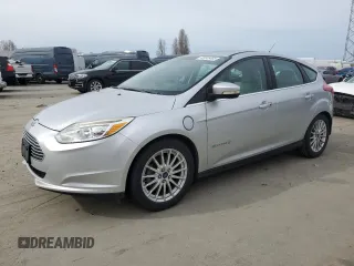 2014 Ford Focus Electric z VIN 1FADP3R47EL264610, wystawiony jako Copart lot #45045465 z przebiegiem 94 080 mil mil oraz Tytuł czysty. Historia ofert i sprzedaży dostępna na DreamBid. Obrazek 1.