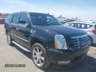 2013 Cadillac Escalade Luxury z VIN 1GYS3BEF1DR112438, wystawiony jako IAAI lot #41764788 z przebiegiem 98 907 mil mil oraz . Historia ofert i sprzedaży dostępna na DreamBid. Obrazek 1.