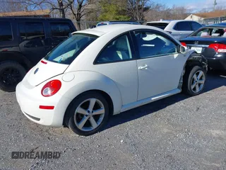 2008 Volkswagen New Beetle Coupe Triple White with VIN 3VWFW31C48M519108, listed as a IAAI auction lot 41582045 with 116,682 mi miles. Bid and sale history available at carsss.com. Image 4.