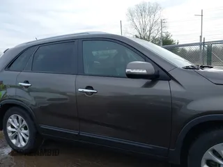 2015 Kia Sorento EX with VIN 5XYKU4A72FG621744, listed as a IAAI auction lot 41877451 with 105,898 mi miles. Bid and sale history available at carsss.com. Image 14.