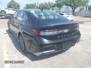 2024 Hyundai Sonata Hybrid Limited with VIN KMHL54JJ7RA102010, listed as a IAAI auction lot 42118010 with 3,782 mi miles. Bid and sale history available at carsss.com. Image 3.