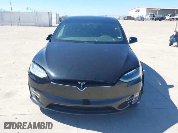 2017 Tesla Model X 90D z VIN 5YJXCAE28HF059140, wystawiony jako IAAI lot #41648518 z przebiegiem Nie podano mil oraz . Historia ofert i sprzedaży dostępna na DreamBid. Obrazek 6.