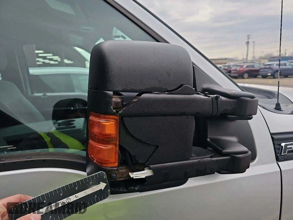 2013 Ford F-250 XL with VIN 1FT7X2BT6DEB36591, listed as a IAAI auction lot 42141500 with 330,968 mi miles and . Bid and sale history available at DreamBid. Image 1.