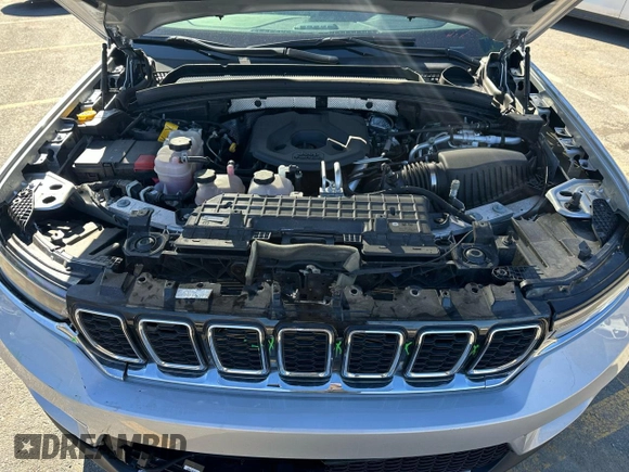 2024 Jeep Grand Cherokee with VIN 1C4RJYB6XR8958047, listed as a Copart auction lot 48482685 with 28,497 mi miles and Clean title. Bid and sale history available at DreamBid. Image 9.