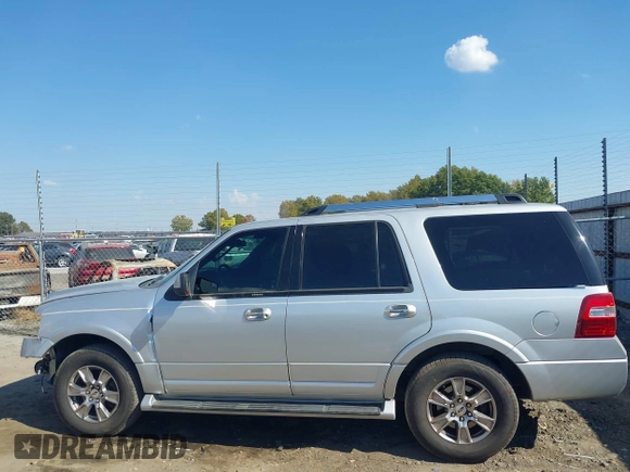 2013 Ford Expedition Limited z VIN 1FMJU1K55DEF45140, wystawiony jako IAAI lot #40653896 z przebiegiem 178 027 mil mil oraz . Historia ofert i sprzedaży dostępna na DreamBid. Obrazek 14.