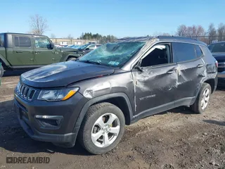 2019 Jeep Compass Latitude with VIN 3C4NJDBB2KT760879, listed as a IAAI auction lot 41828861 with 68,450 mi miles. Bid and sale history available at carsss.com. Image 18.