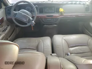 2000 Mercury Grand Marquis LS z VIN 2MEFM75W9YX641907, wystawiony jako Copart lot #50722975 z przebiegiem 152 108 mil mil oraz Szkody całkowita. Historia ofert i sprzedaży dostępna na DreamBid. Obrazek 8.