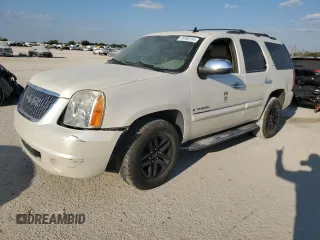 2008 GMC Yukon SLT w/4SB with VIN 1GKFC130X8R222446, listed as a Copart auction lot 75185114 with 230,946 mi miles and Clean Title. Bid and sale history available at carsss.com. Image 1.