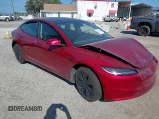 2024 Tesla Model 3 z VIN 5YJ3E1EA3RF858521, wystawiony jako IAAI lot #42129172 z przebiegiem 10 172 mil mil oraz . Historia ofert i sprzedaży dostępna na DreamBid. Obrazek 1.