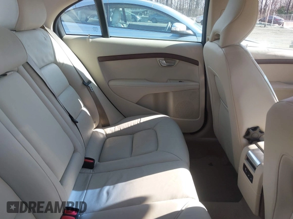 2011 Volvo S80 3.2L with VIN YV1940AS5B1137566, listed as a IAAI auction lot 39723737 with 40,971 mi miles. Bid and sale history available at carsss.com. Image 8.