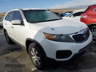 2013 Kia Sorento LX z VIN 5XYKTCA66DG423668, wystawiony jako Copart lot #43718905 z przebiegiem 201 892 mil mil oraz Szkoda całkowita • Salvage title. Historia ofert i sprzedaży dostępna na DreamBid. Obrazek 4.