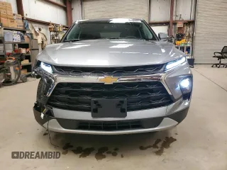 2025 Chevrolet Blazer LT z VIN 3GNKBCR48SS157367, wystawiony jako Copart lot #55997525 z przebiegiem 3321 mil mil oraz Tytuł czysty. Historia ofert i sprzedaży dostępna na DreamBid. Obrazek 5.