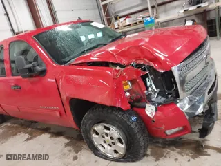 2010 Chevrolet Silverado 1500 LT with VIN 1GCSKSE35AZ214979, listed as a IAAI auction lot 41479224 with 272,254 mi miles. Bid and sale history available at carsss.com. Image 6.