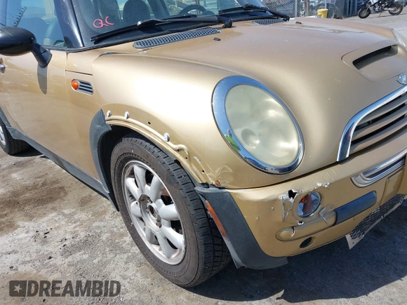 2004 MINI Hardtop with VIN WMWRC33434TJ53276, listed as a IAAI auction lot 42221744 with 195,400 mi miles and . Bid and sale history available at DreamBid. Image 12.