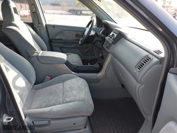 2004 Honda Pilot EX with VIN 2HKYF18414H589485, listed as a IAAI auction lot 42100822 with 172,254 mi miles. Bid and sale history available at carsss.com. Image 5.