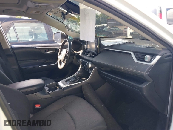 2020 Toyota RAV4 XLE with VIN 2T3W1RFV2LW068363, listed as a IAAI auction lot 42456921 with 125,014 mi miles and . Bid and sale history available at DreamBid. Image 5.