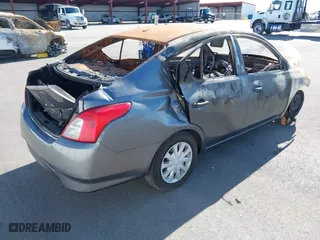 2019 Nissan Versa Sedan SV with VIN 3N1CN7AP0KL821031, listed as a IAAI auction lot 40587193 with 1 mi miles. Bid and sale history available at carsss.com. Image 4.