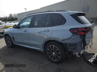 2024 BMW X5 xDrive40i z VIN 5UX23EU07R9U24113, wystawiony jako Copart lot #50386895 z przebiegiem 38 407 mil mil oraz Szkody całkowita. Historia ofert i sprzedaży dostępna na DreamBid. Obrazek 2.