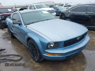 2007 Ford Mustang Deluxe z VIN 1ZVFT80N975231968, wystawiony jako IAAI lot #41643502 z przebiegiem 123 049 mil mil oraz . Historia ofert i sprzedaży dostępna na DreamBid. Obrazek 1.