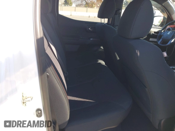 2016 Toyota Tacoma SR5 z VIN 3TMAZ5CN5GM014661, wystawiony jako IAAI lot #41337963 z przebiegiem 26 175 mil mil oraz . Historia ofert i sprzedaży dostępna na DreamBid. Obrazek 8.
