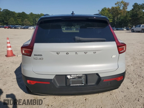 2022 Volvo XC40 Twin Plus z VIN YV4ED3UR3N2640345, wystawiony jako Copart lot #74648914 z przebiegiem 11 863 mil mil oraz Szkoda całkowita • Salvage title. Historia ofert i sprzedaży dostępna na DreamBid. Obrazek 6.
