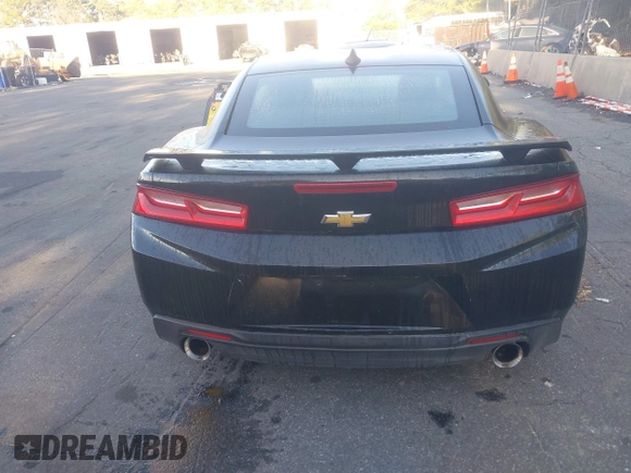 2018 Chevrolet Camaro 1LT z VIN 1G1FB1RX1J0110205, wystawiony jako IAAI lot #39373056 z przebiegiem 48 224 mil mil oraz . Historia ofert i sprzedaży dostępna na DreamBid. Obrazek 16.