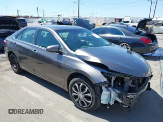 2017 Toyota Camry XLE z VIN 4T1BF1FK6HU795867, wystawiony jako IAAI lot #42325876 z przebiegiem 83 222 mil mil oraz . Historia ofert i sprzedaży dostępna na DreamBid. Obrazek 1.