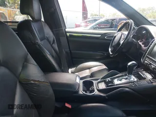 2012 Porsche Cayenne z VIN WP1AA2A21CLA02418, wystawiony jako IAAI lot #42266318 z przebiegiem 85 345 mil mil oraz . Historia ofert i sprzedaży dostępna na DreamBid. Obrazek 5.