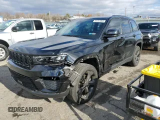 2023 Jeep Grand Cherokee Altitude z VIN 1C4RJHAG7PC529579, wystawiony jako Copart lot #85382064 z przebiegiem 23 550 mil mil oraz Szkoda całkowita • Salvage title. Historia ofert i sprzedaży dostępna na DreamBid. Obrazek 1.