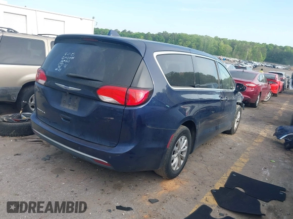 2019 Chrysler Pacifica Touring Plus z VIN 2C4RC1FG5KR550411, wystawiony jako IAAI lot #42066955 z przebiegiem 121 505 mil mil oraz . Historia ofert i sprzedaży dostępna na DreamBid. Obrazek 4.