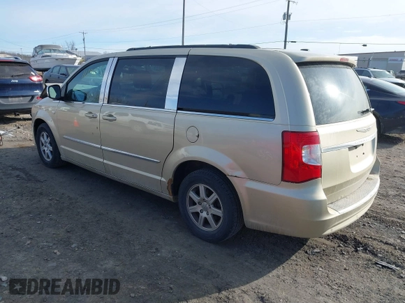 2011 Chrysler Town & Country Touring z VIN 2A4RR5DG6BR655235, wystawiony jako IAAI lot #41811240 z przebiegiem 244 399 mil mil oraz . Historia ofert i sprzedaży dostępna na DreamBid. Obrazek 3.