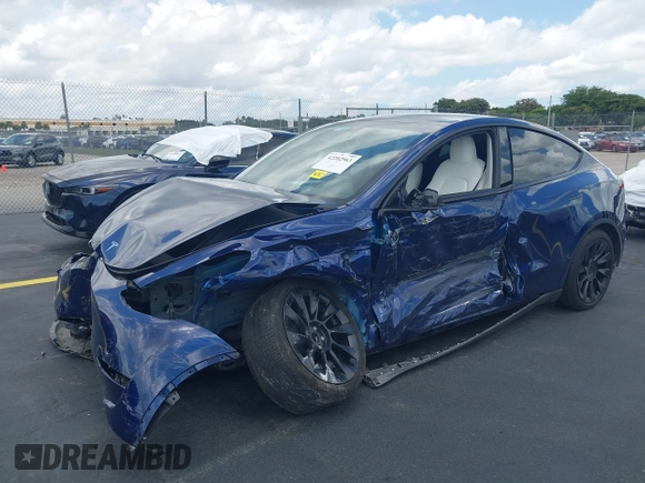 2024 Tesla Model Y с VIN 7SAYGDED8RF015882, выставлен на аукционе IAAI как лот 42202963 с пробегом 10 597 миль миль и . История ставок и продаж доступна на DreamBid. Изображение 2.