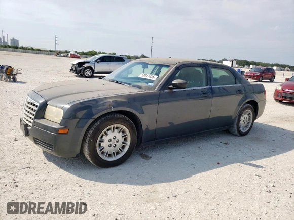 2007 Chrysler 300 z VIN 2C3KA43R37H849119, wystawiony jako Copart lot #57947435 z przebiegiem 164 045 mil mil oraz Czysty tytuł • Clean title. Historia ofert i sprzedaży dostępna na DreamBid. Obrazek 1.