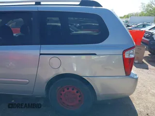2006 Kia Sedona LX with VIN KNDMB233266036243, listed as a IAAI auction lot 41929441 with 202,851 mi miles. Bid and sale history available at carsss.com. Image 12.
