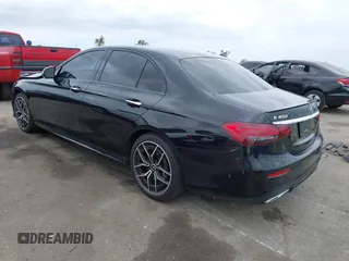 2022 Mercedes-Benz E 450 z VIN W1KZF5KB8NB092932, wystawiony jako IAAI lot #42052966 z przebiegiem 57 176 mil mil oraz . Historia ofert i sprzedaży dostępna na DreamBid. Obrazek 3.