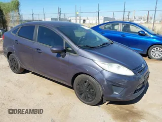 2013 Ford Fiesta S z VIN 3FADP4AJ4DM173492, wystawiony jako IAAI lot #42530936 z przebiegiem 145 914 mil mil oraz . Historia ofert i sprzedaży dostępna na DreamBid. Obrazek 1.