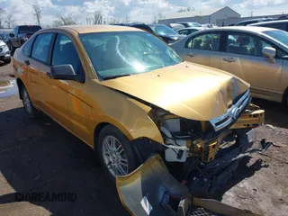 2009 Ford Focus SE z VIN 1FAHP35N29W197600, wystawiony jako IAAI lot #41821808 z przebiegiem 180 568 mil mil oraz . Historia ofert i sprzedaży dostępna na DreamBid. Obrazek 1.
