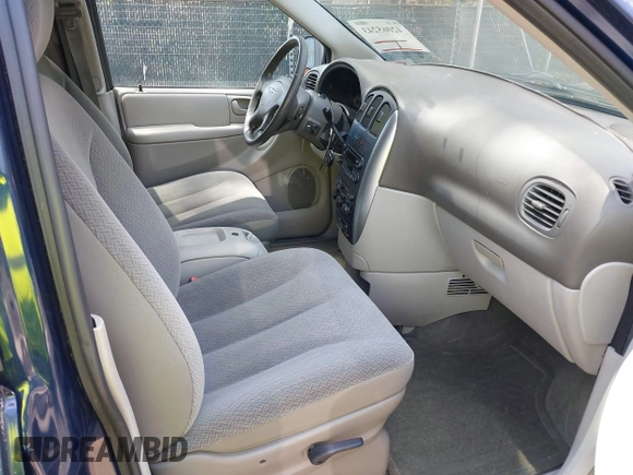 2005 Chrysler Town & Country Touring with VIN 2C8GP54L95R181669, listed as a IAAI auction lot 42065243 with 183,285 mi miles. Bid and sale history available at carsss.com. Image 5.