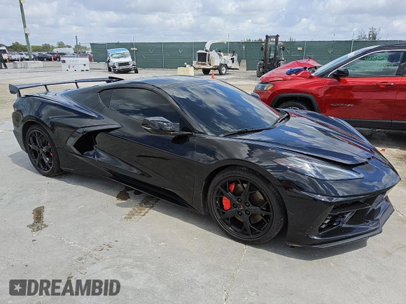 2022 Chevrolet Corvette 3LT z VIN 1G1YC2D41N5105717, wystawiony jako Copart lot #53651315 z przebiegiem Nie podano mil oraz Czysty tytuł • Clean title. Historia ofert i sprzedaży dostępna na DreamBid. Obrazek 4.