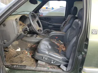 2001 GMC Jimmy SLE with VIN 1GKDT13W912219905, listed as a Copart auction lot 45172185 with 0 mi miles and Salvage Title. Bid and sale history available at carsss.com. Image 7.