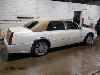 2008 Cadillac DTS 1SA z VIN 1G6KD57YX8U180665, wystawiony jako Copart lot #52109515 z przebiegiem 119 138 mil mil oraz Szkody całkowita. Historia ofert i sprzedaży dostępna na DreamBid. Obrazek 3.