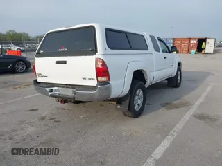 2008 Toyota Tacoma with VIN 5TEUU42N08Z580044, listed as a IAAI auction lot 41904353 with Not Provided miles and . Bid and sale history available at carsss.com. Image 4.