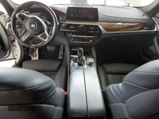 2020 BMW 5 Series M550i xDrive z VIN WBAJS7C07LBN96328, wystawiony jako Copart lot #52234045 z przebiegiem 46 515 mil mil oraz Nie do naprawy • Non repairable. Historia ofert i sprzedaży dostępna na DreamBid. Obrazek 8.