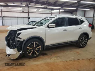 2017 Nissan Rogue SV z VIN JN8AT2MV9HW272914, wystawiony jako Copart lot #54654025 z przebiegiem 66 665 mil mil oraz Szkoda całkowita • Salvage title. Historia ofert i sprzedaży dostępna na DreamBid. Obrazek 1.