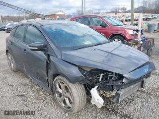 2015 Ford Focus ST with VIN 1FADP3L9XFL227184, listed as a IAAI auction lot 41397453 with 71,061 mi miles. Bid and sale history available at carsss.com. Image 1.