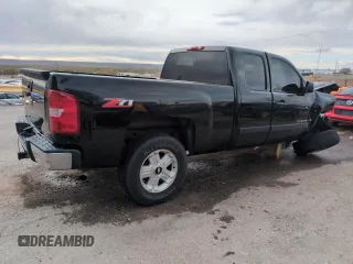 2007 Chevrolet Silverado 1500 LT w/2LT with VIN 2GCEC19JX71671723, listed as a Copart auction lot 51802955 with 151,823 mi miles and Salvage Title. Bid and sale history available at carsss.com. Image 3.